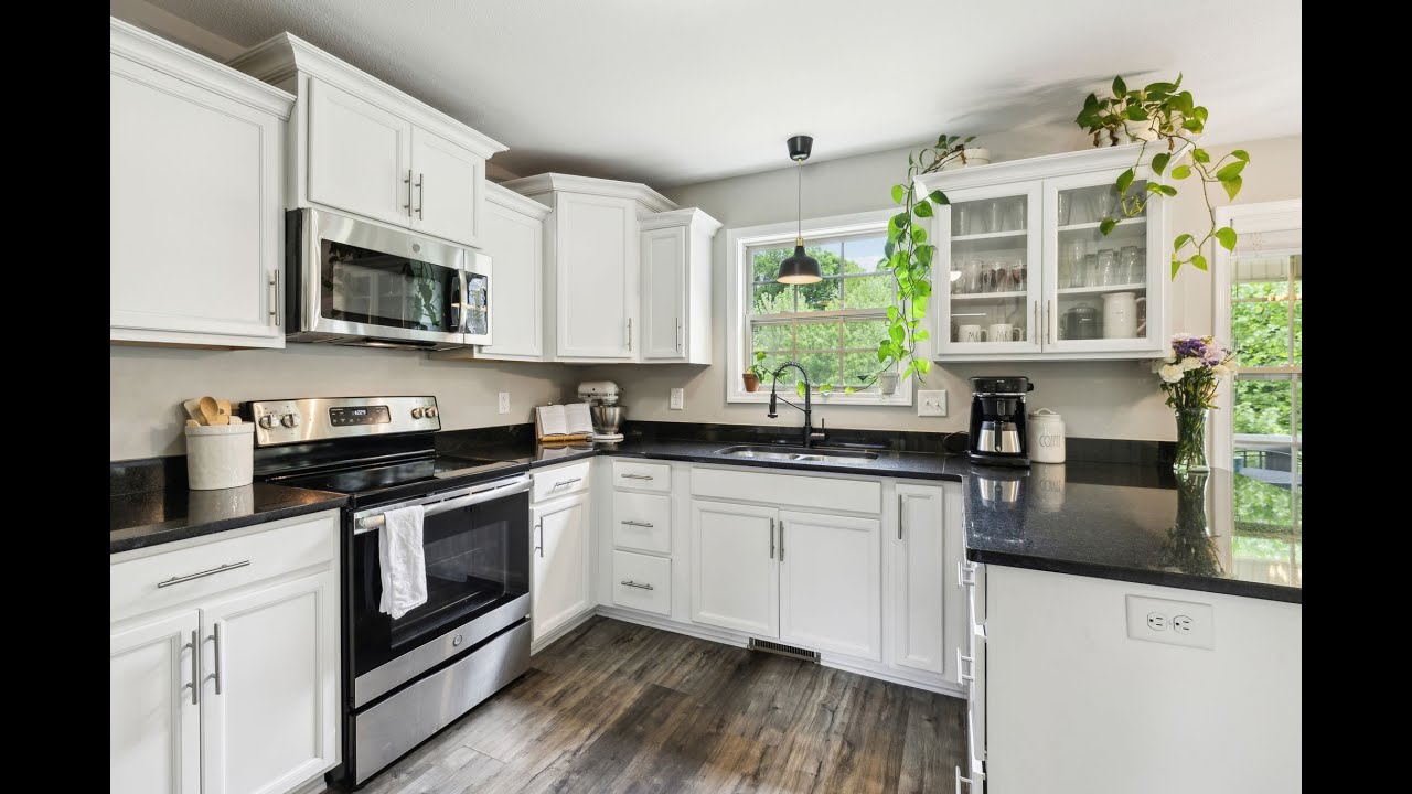 1305 Harmon Ln, Clarksville, TN 37042