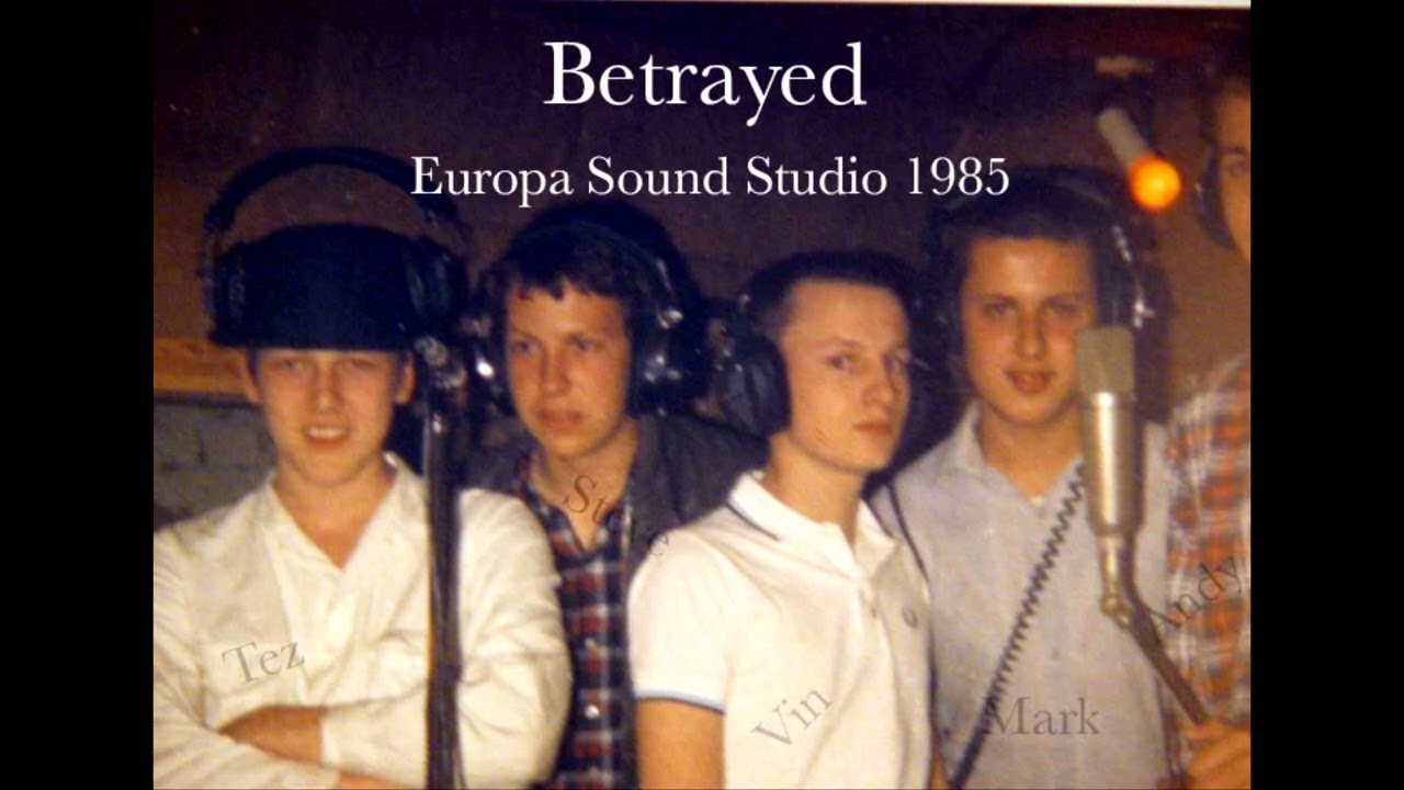 Betrayed - Skins and punks vol 2
