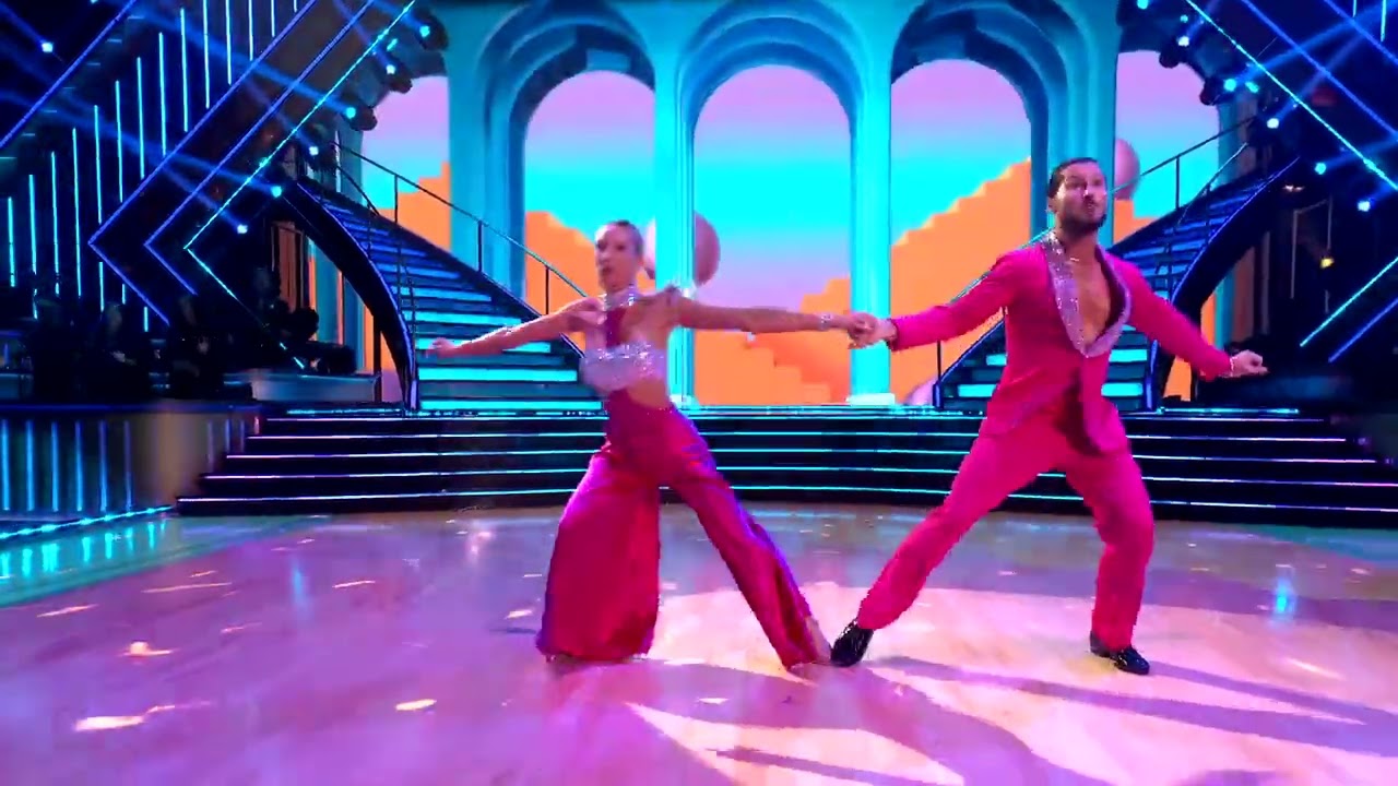 Alix Earle&rsquo;s TikTok Night Quickstep | Dancing with the Stars
