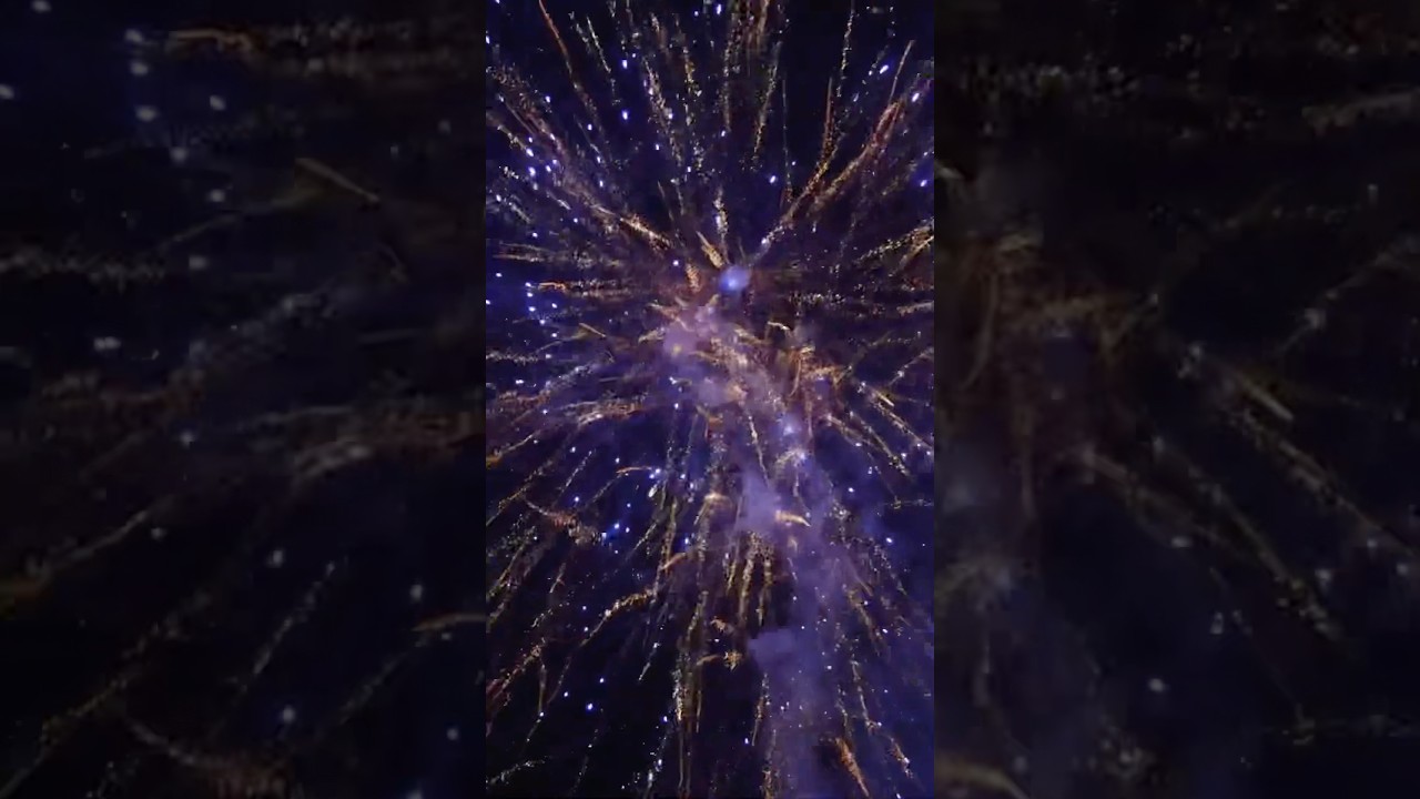 Funke Corolla Blue | 100 Shots 30MM F2 | Straatvideo | #fireworks #pyro #funkefajerwerki