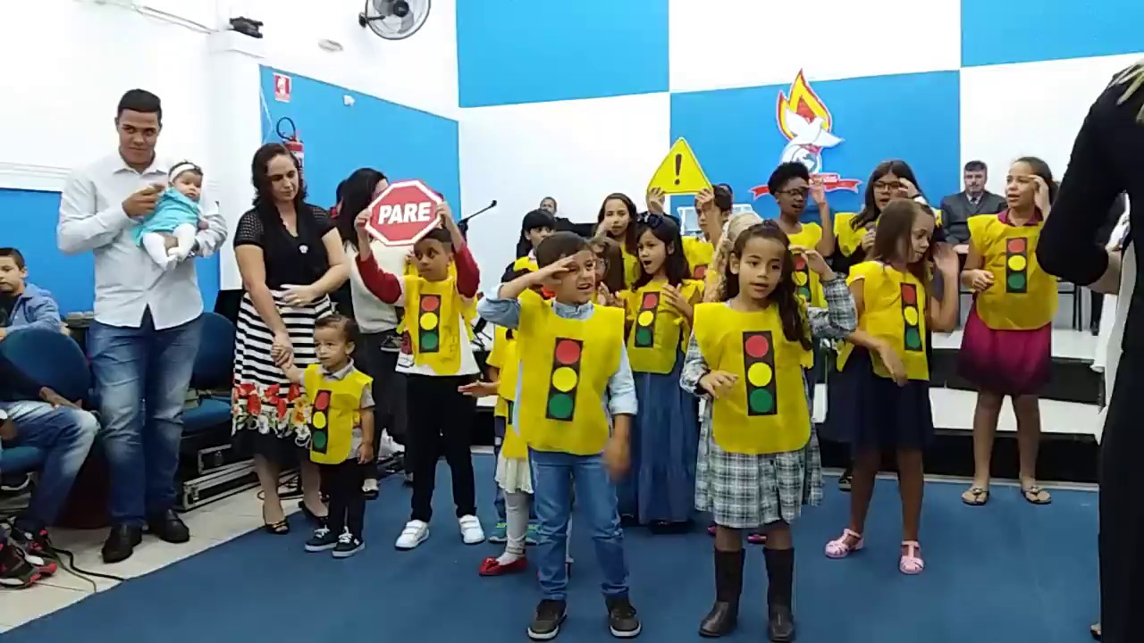 Crianças cantando  Pare, Olhe, Siga a Jesus 04-02-18