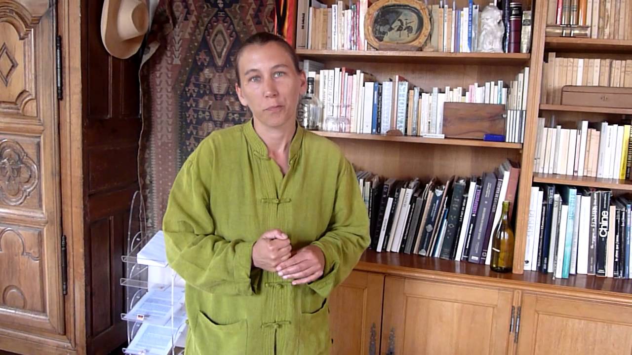 Emmanuelle présente la maison Jules Roy à Vezelay