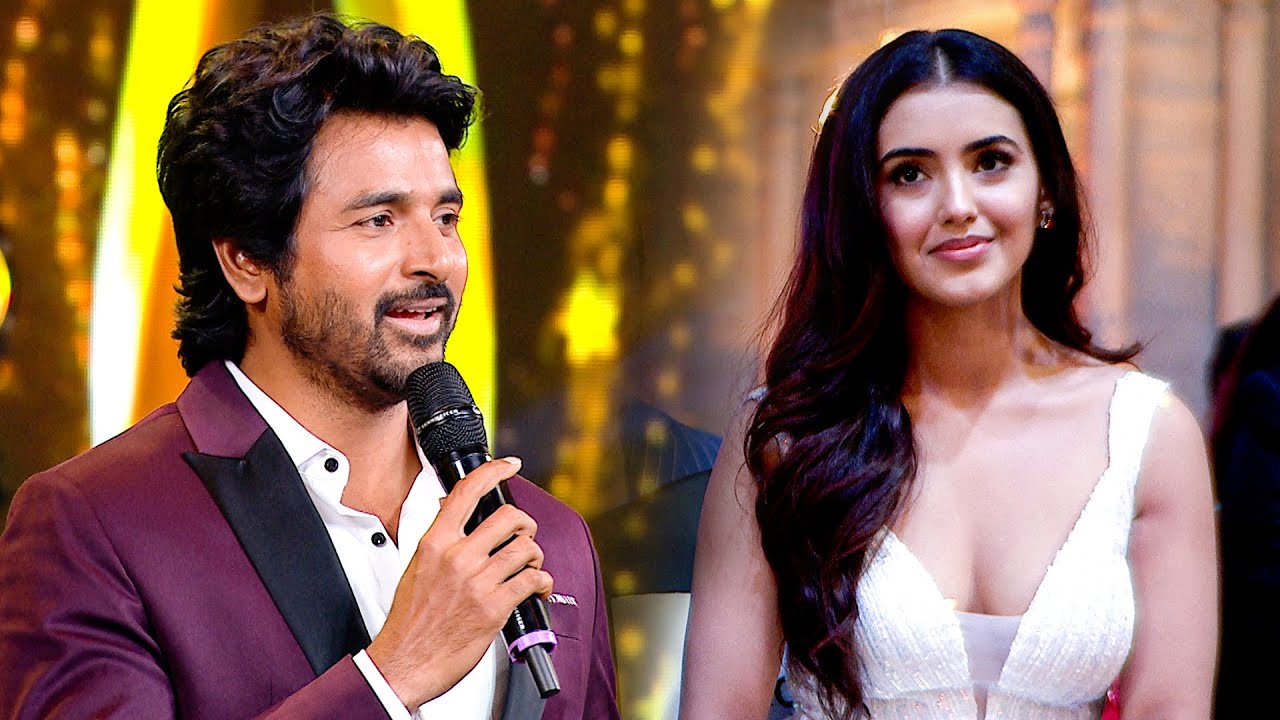 Малвика Шарма в восторге от речи Шивы Картхикяна, принесшей ему награду, на церемонии вручения пр...