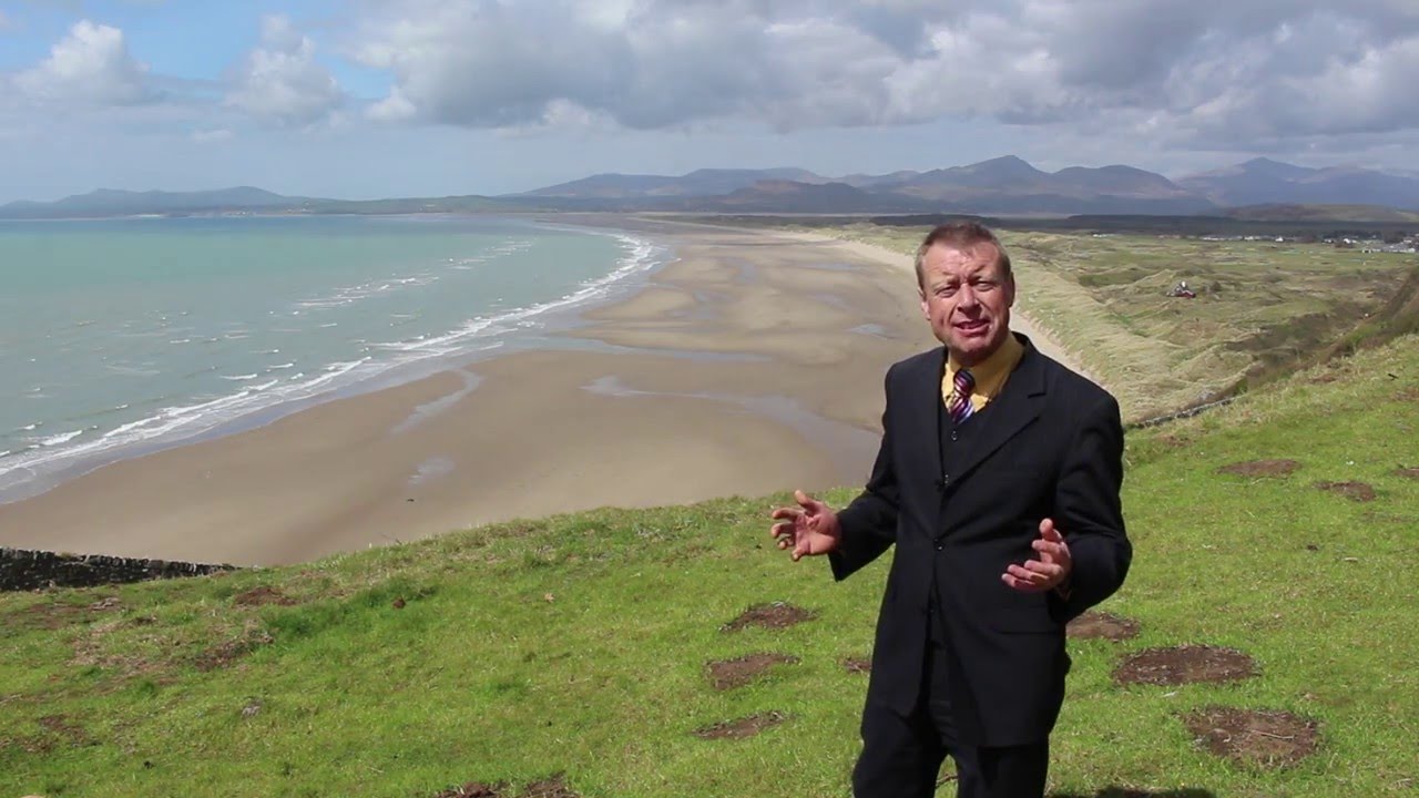 Here's Harlech -  a brief tour with Andy's Property Videos