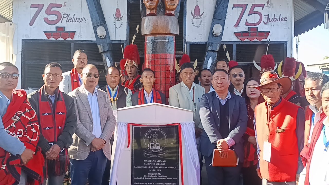 С. Кеошу посетил празднование 75-летия платинового юбилея компании Sangkong Lukhi в деревне Сангп...
