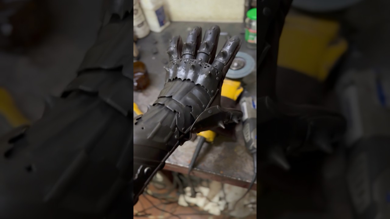 Making medieval renaissance gloves&hellip;! Made in 100%steel #cosplay #medieval #blacksmith