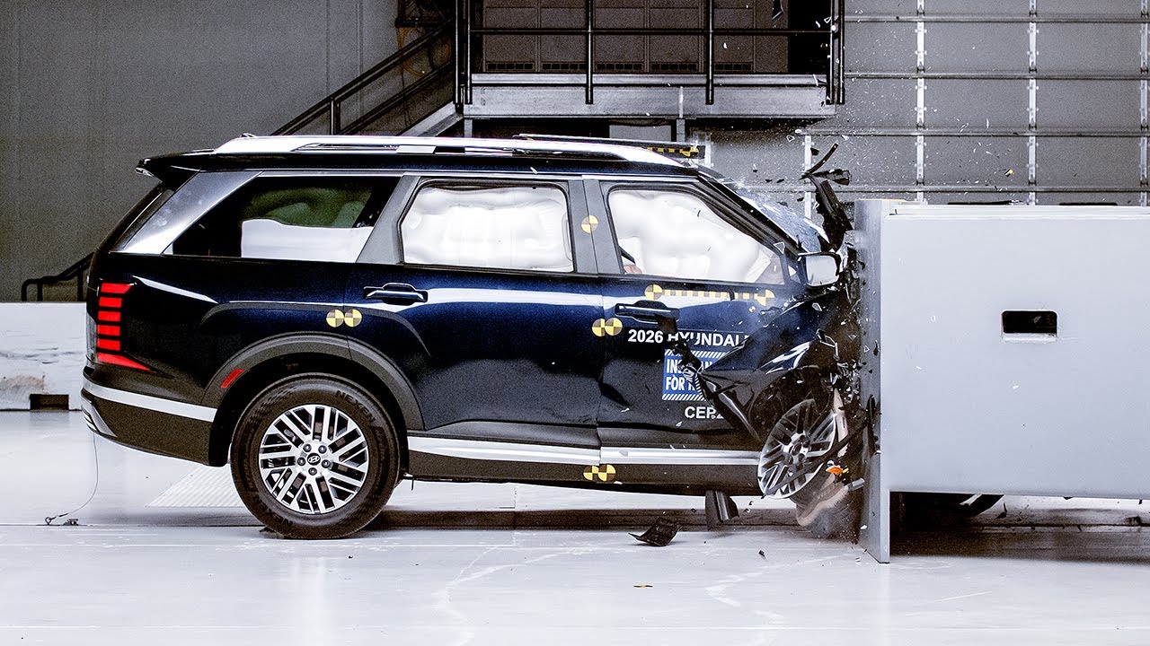 2026 Hyundai Palisade passenger-side small overlap IIHS crash test