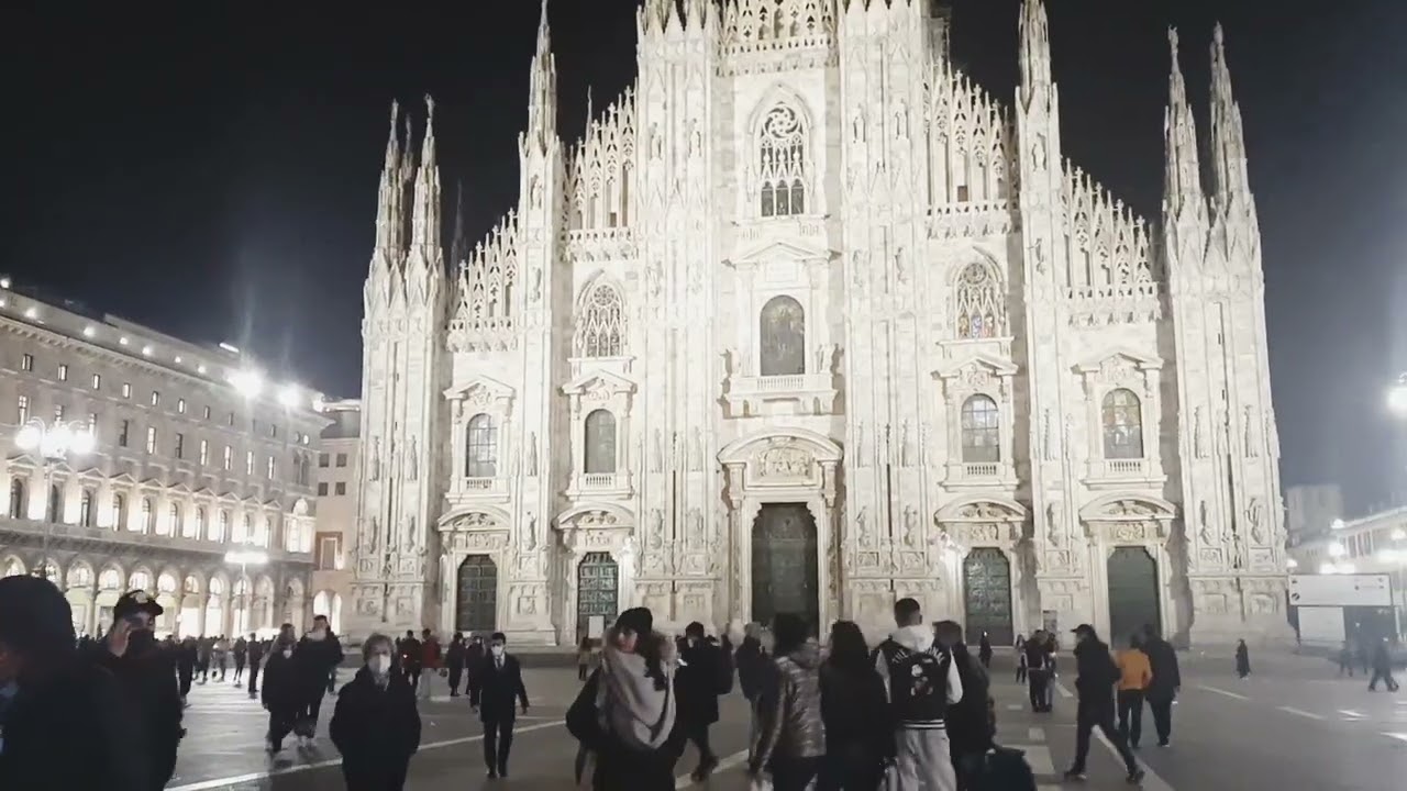 UKrainian in Milan Italy raise a flag 🇺🇦 - pray for peace 🙏