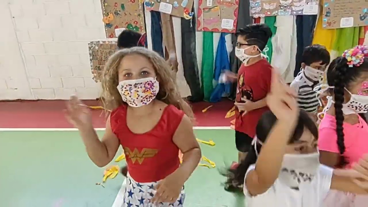 BLOCO PERNA CURTA - SALA 3 - me dá um dinheiro aí