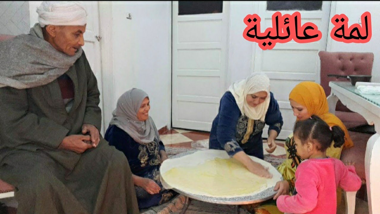 عجوزتي علمت ماما لفطير لمشلتت لمصري😁😄لمة عائلية متواضعة 🤗🤩طريقة لفطير لمشلتت بتفصيل👌💥