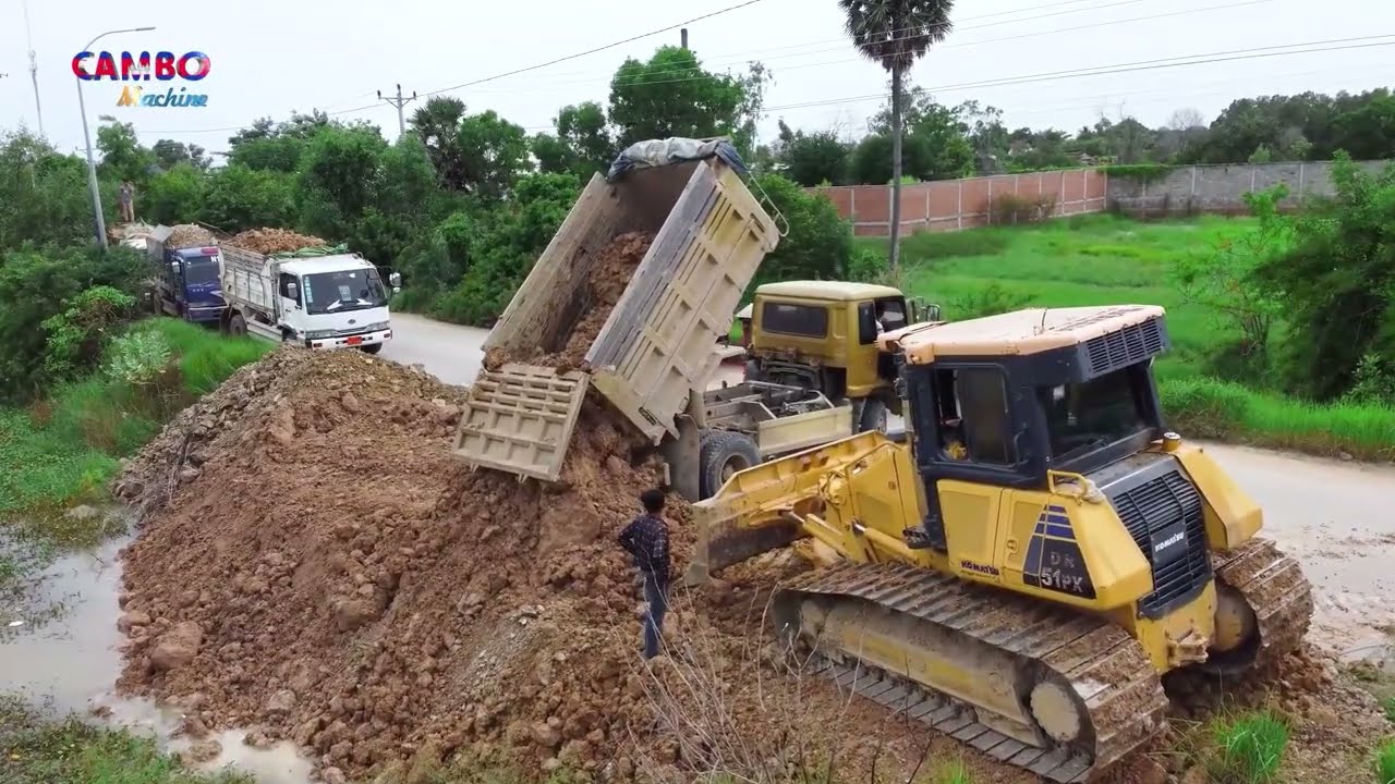 Just Start AMAZING  Project Landfilling Use  Dozer KOMATSU DR51PX Push & 5TTrucks Unloading SoilRock