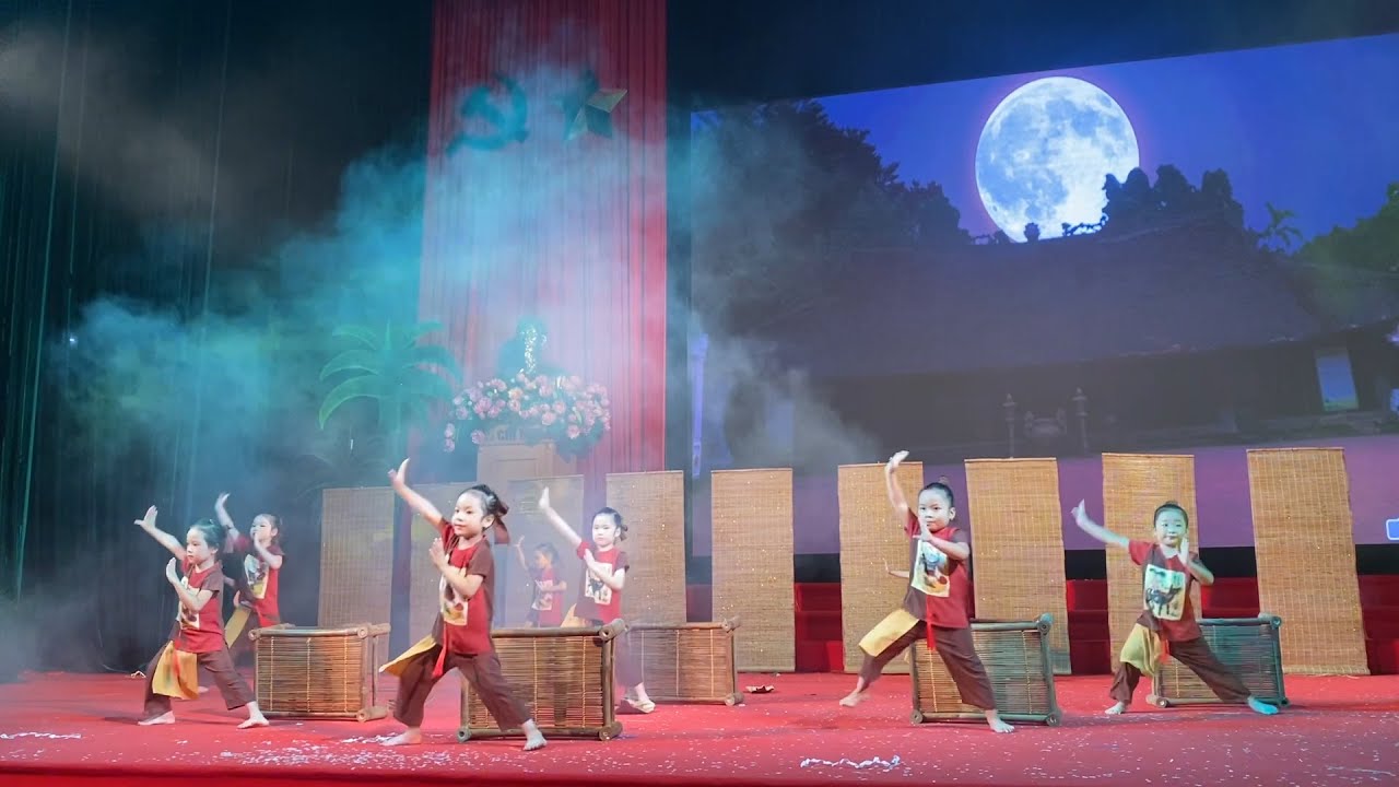 Tiết mục múa: Học bài dưới Trăng I Mầm non B Thị trấn Văn Điển