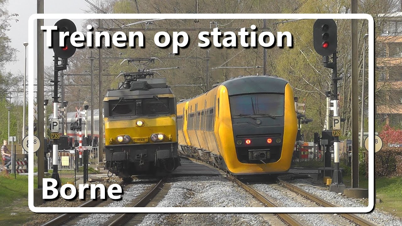 Treinen op station Borne