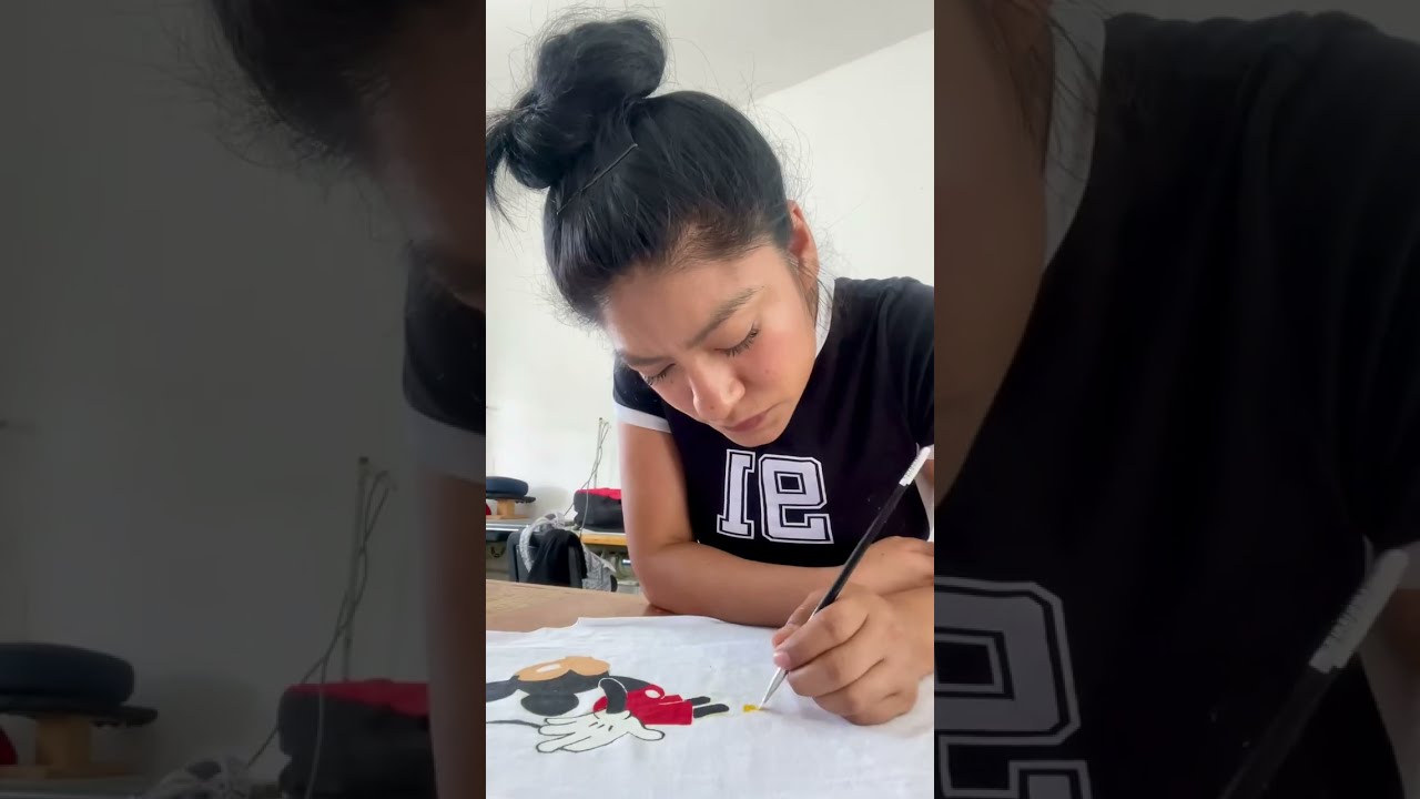 TE MUESTRO COMO HAGO UN LINDO TRAJECITO SÚPER FÁCIL /PINTADO A MANO/😍 + CHISMESITO 🔥