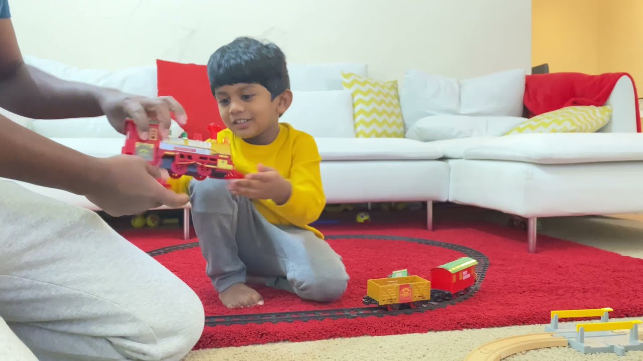Bubbu - Unboxing: Deluxe Christmas toy train set!