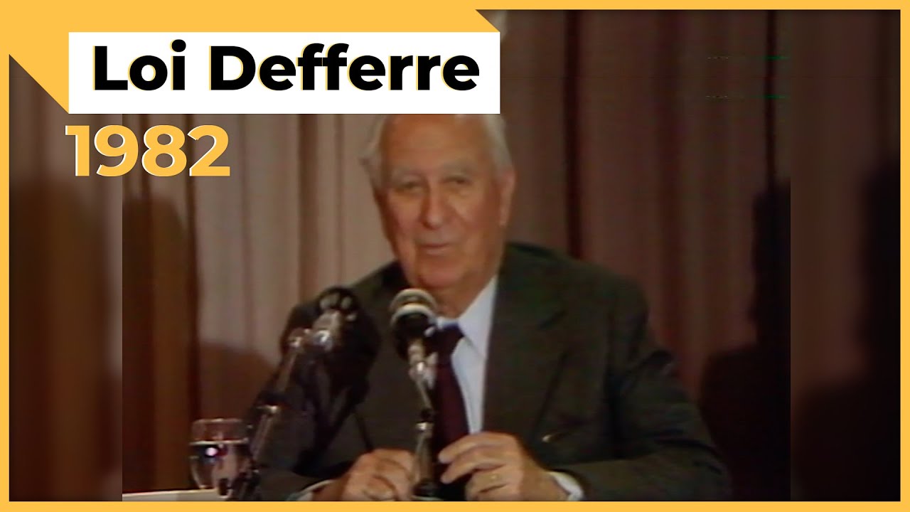2 mars 1982. La loi Defferre sur la d&eacute;centralisation est promulgu&eacute;e