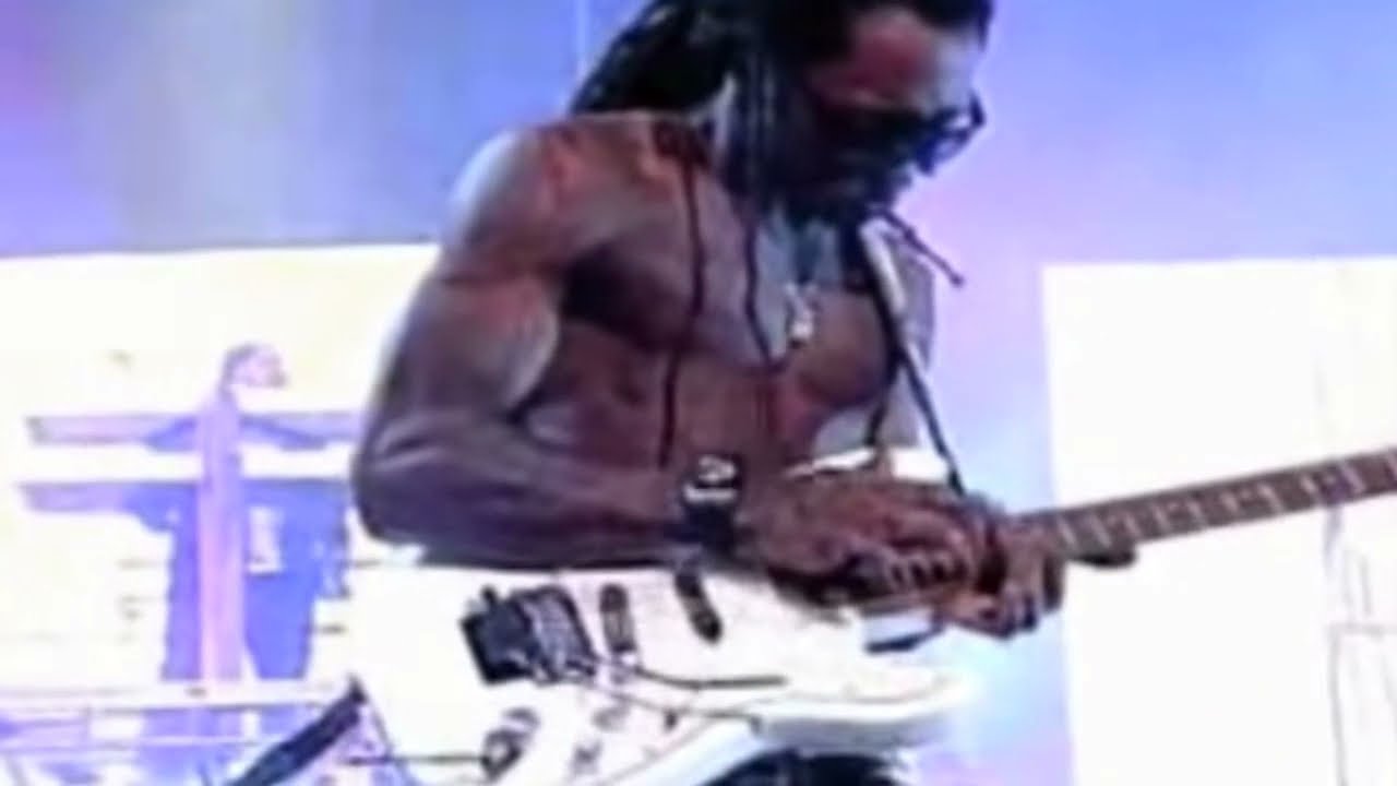 Lil Wayne rockin Japanoise (Tunechi Mizutani)
