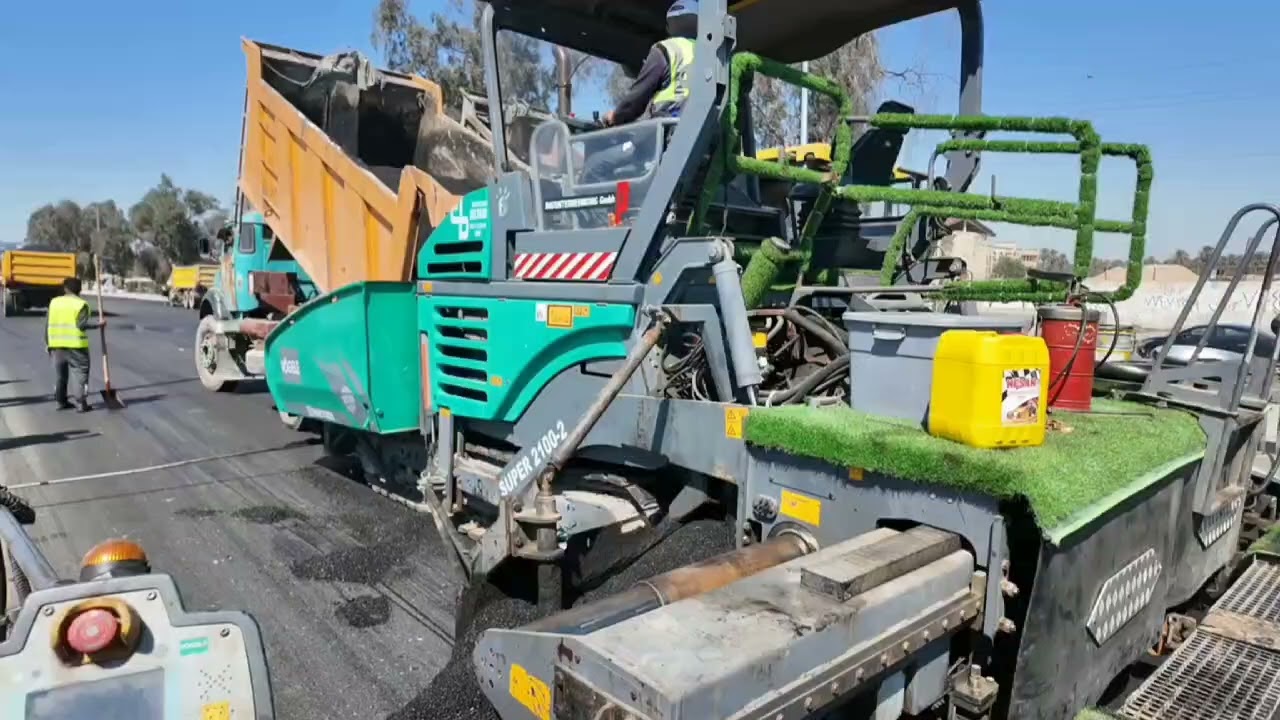 اعمال تطوير شارع بغداد بابل للمقطع من جسر الجادرية لغاية تقاطع جامع ام الطبول من قبل دائرة المشاريع