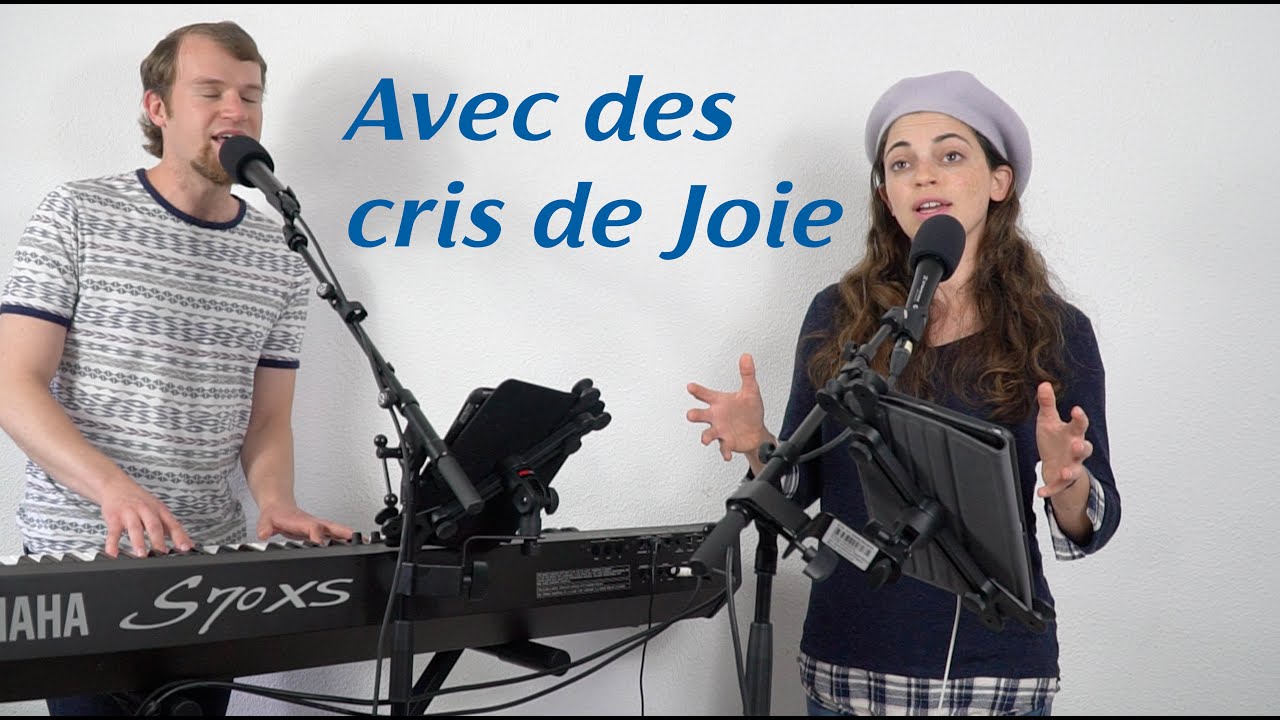 Avec des cris de Joie