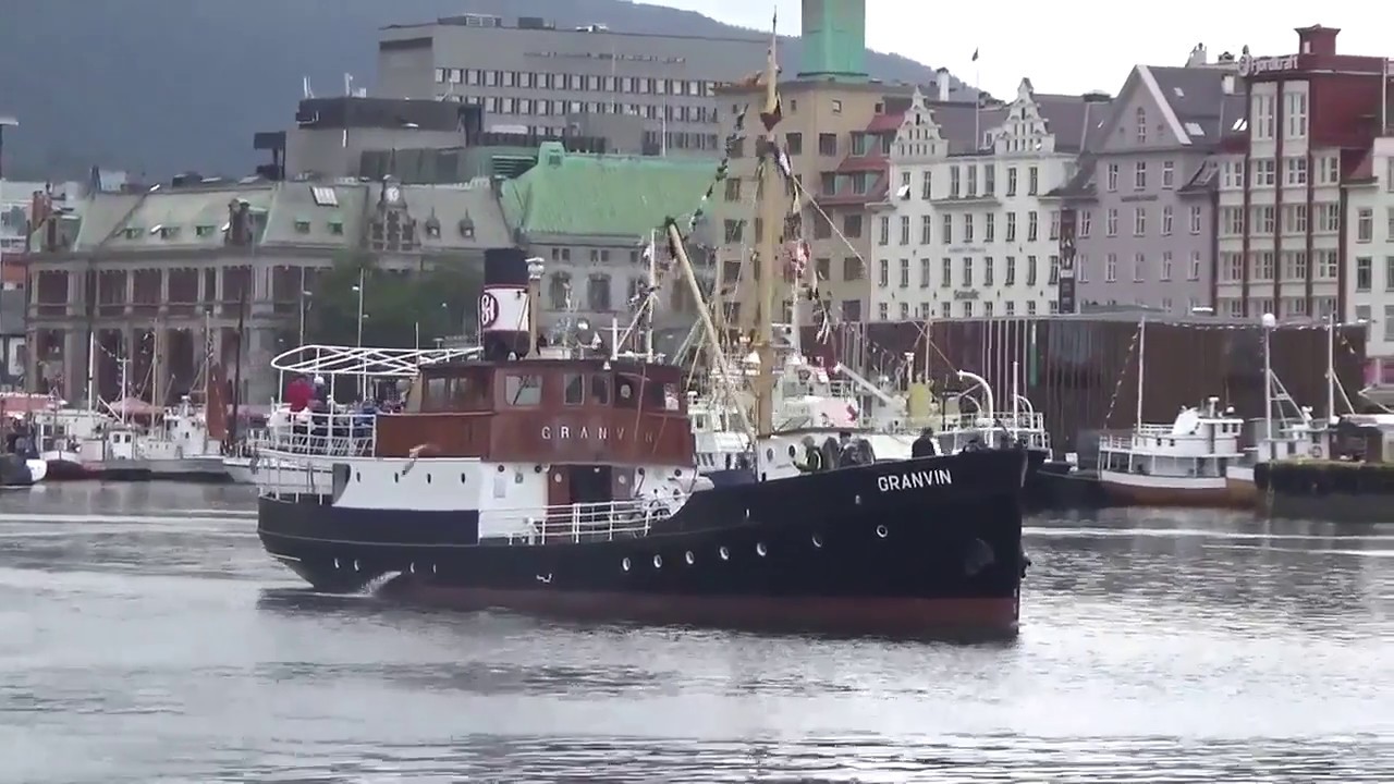 Fjordsteam 2018- vessels sail away from Bergen 5-8-2018