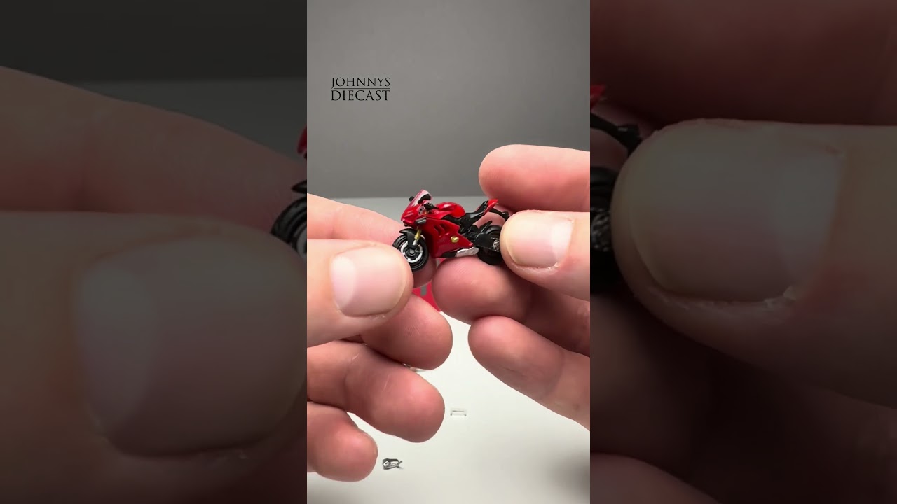 Watch till end 🤣 #diecastcars #minigtcollector #minigt Mini GT Ducati Panigale V4 #164scale