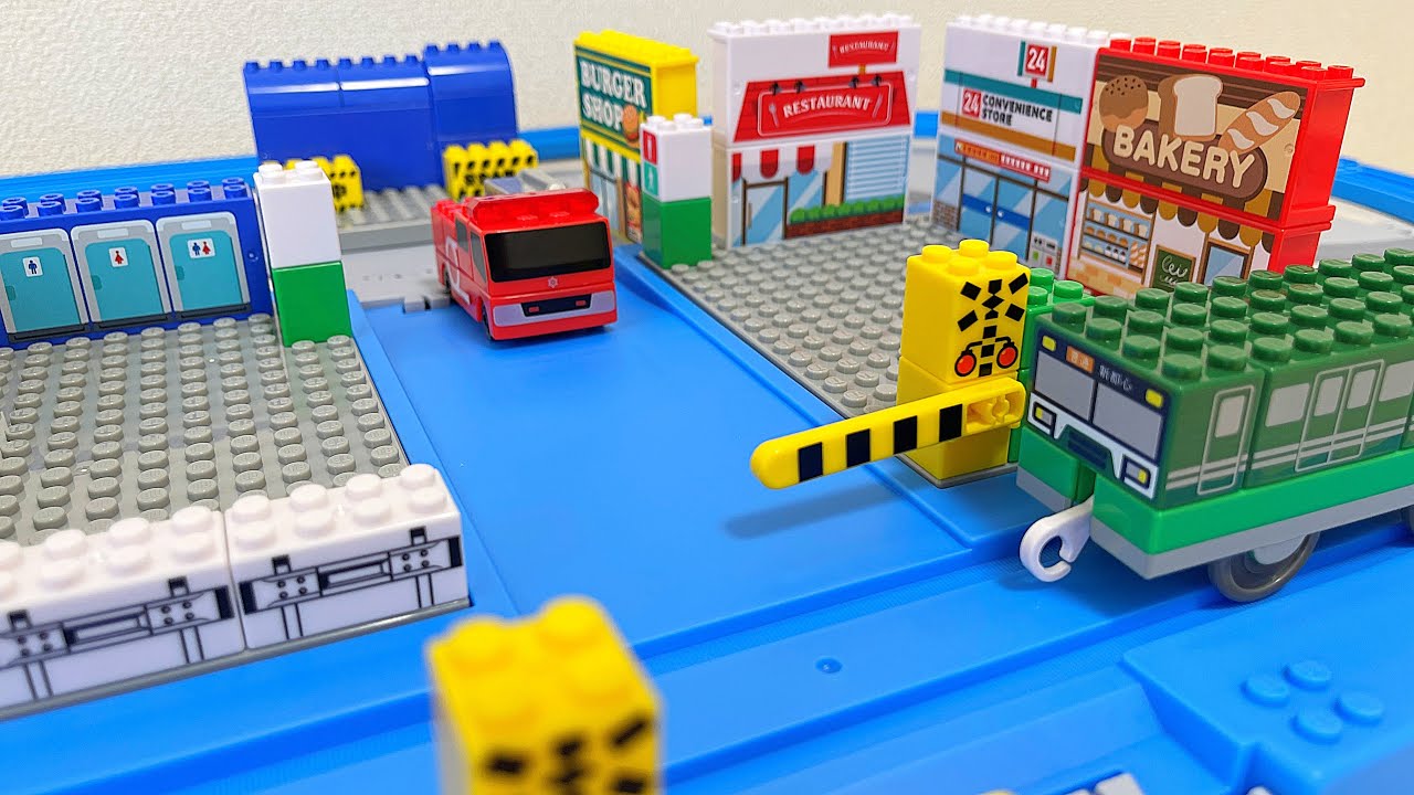 トミカプラレールブロック のりものブロックタウンボックス 街もプラレールもトミカも全部ブロック！/ 既存のプラレールのレールやトミカタウンの道路で拡張も可能。