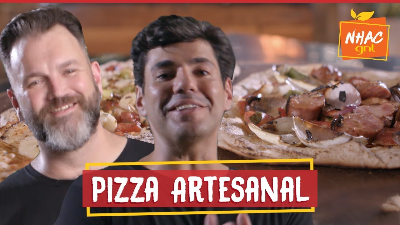 Pizza caseira de frango com requeijão e linguiça toscana com cebola | Bronze e Jimmy | Perto do Fogo