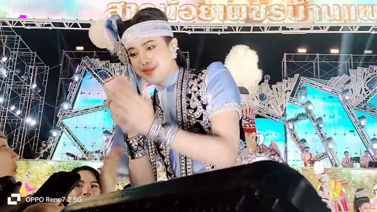 แทบช็อคมันเกิดขึ้นใวมาก#อุ๋งอิ๋งเพชรบ้านแพง #สาวน้อยเพชรบ้านแพง #dance 