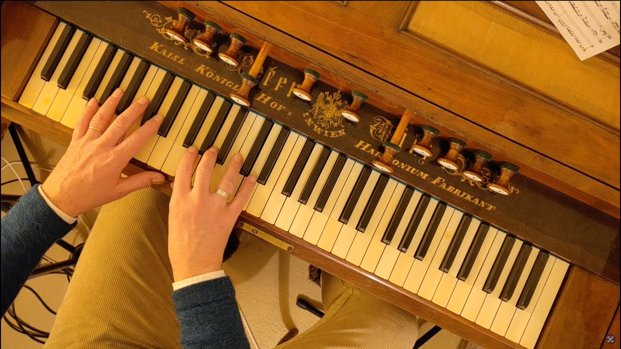 Treize. Intro & Toccata for percussion harmonium
