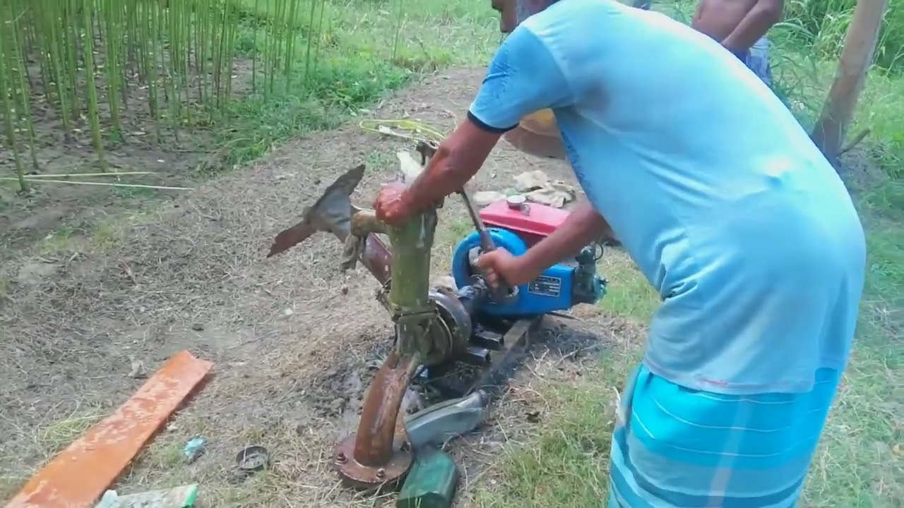 কাকার ছেলো মেশিনে পানি উঠছে না।