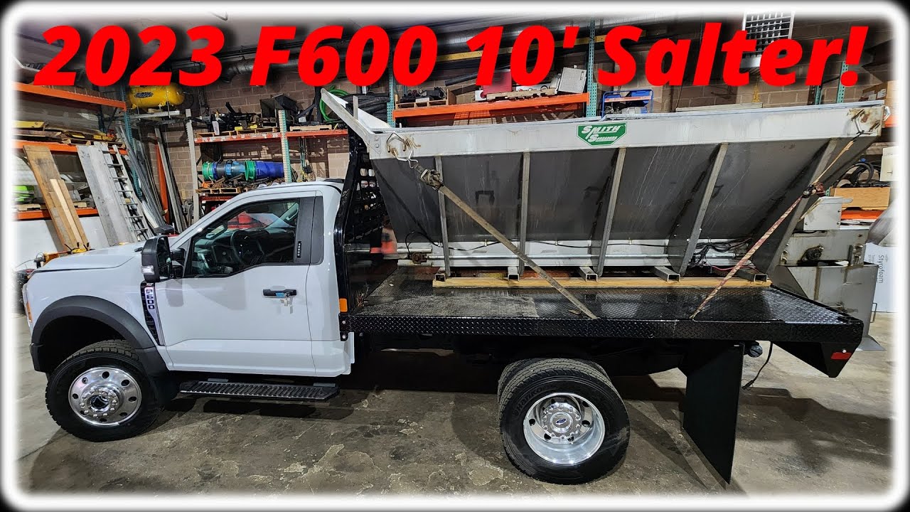 Установка 10-футового разбрасывателя соли на наш Ford F600 2023 года!