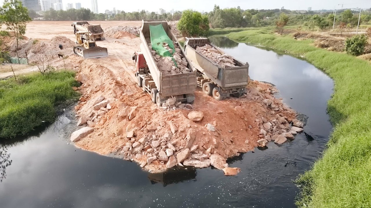 Beautiful Landfill Task! Best Operated Building Road Across Canal With Team Dump Trucks 25t