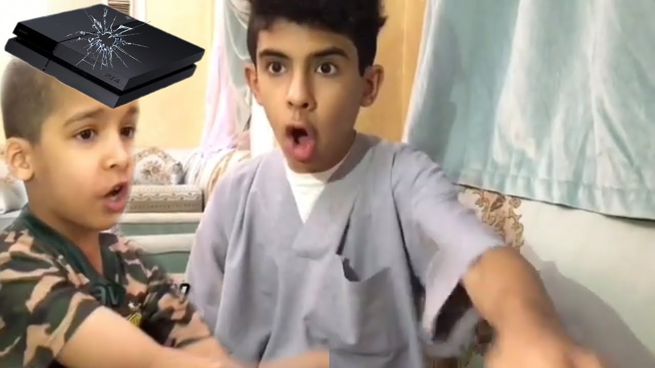 اخوه الصغير كسر السوني وانجلد 👊💔🤣