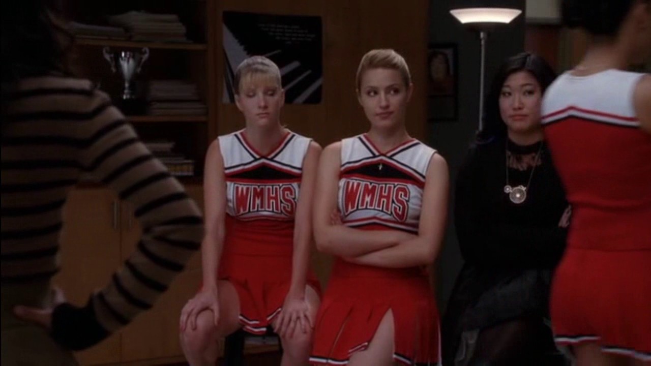 GLEE - El Club Glee defiende a Kurt de Karofsky [Furt 2X08]