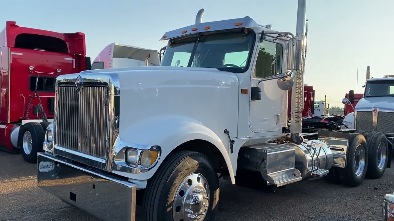 2015 International 9900 Eagle daycab