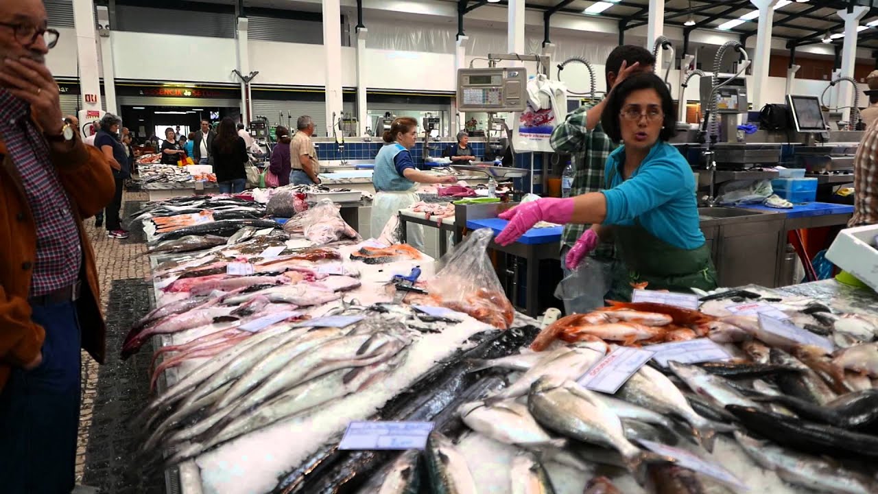 Marché traditionnel de poissons à Setùbal, Portugal