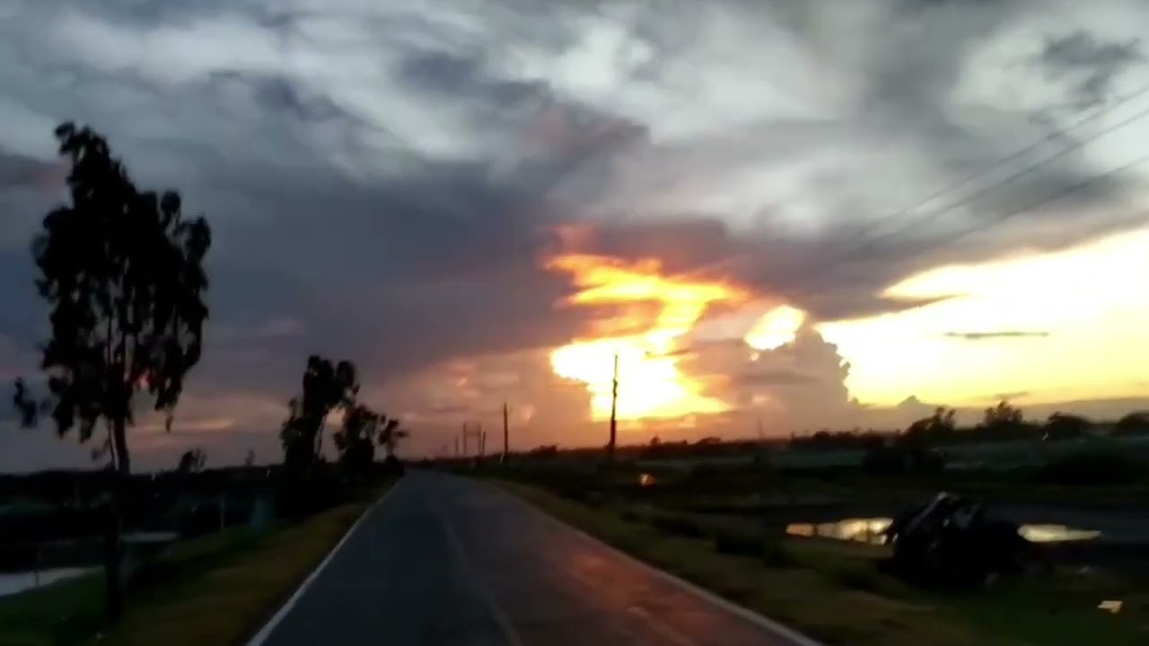 পড়ে কি মনে তুমি আমি এই পথ ধরেই যেতাম