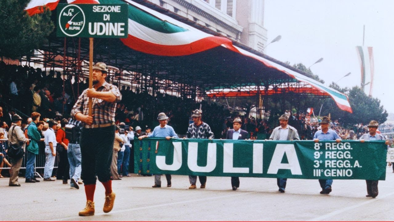 Adunata Nazionale Alpini Udine 1983 sfilata dei gruppi in città