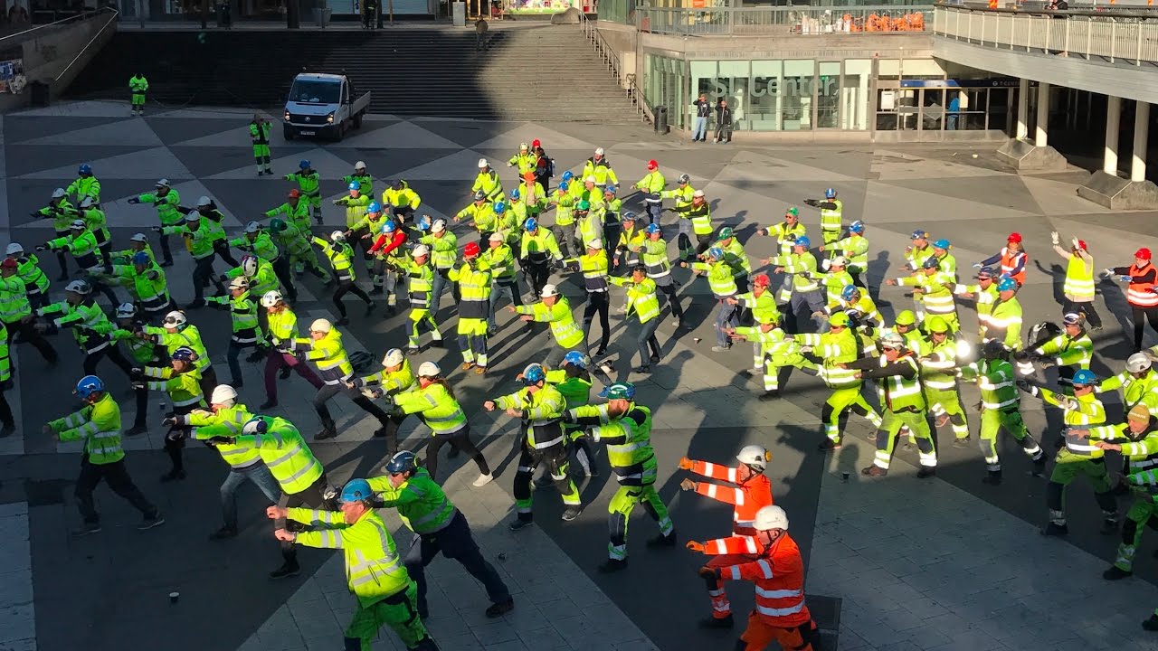 Morgongymnastik på Sergels torg