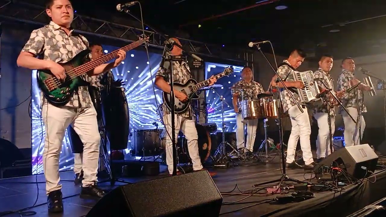 el nuevo conjunto luz azul de jony beltran reyes desde el bronx new y9rk y la leyenda continua