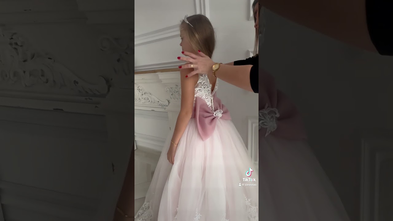 Vestidos de comunión y reinas en www.JDnovias.com Envíos Gratis !