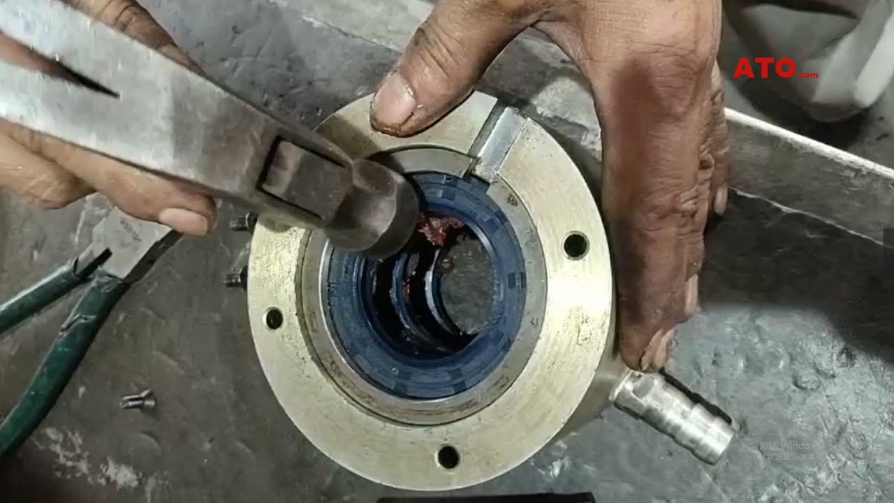 Water-cooled magnetic powder clutch seal ring replacement