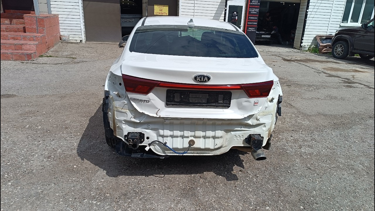 Kia Cerato, ремонт задней части после небольшого дтп.