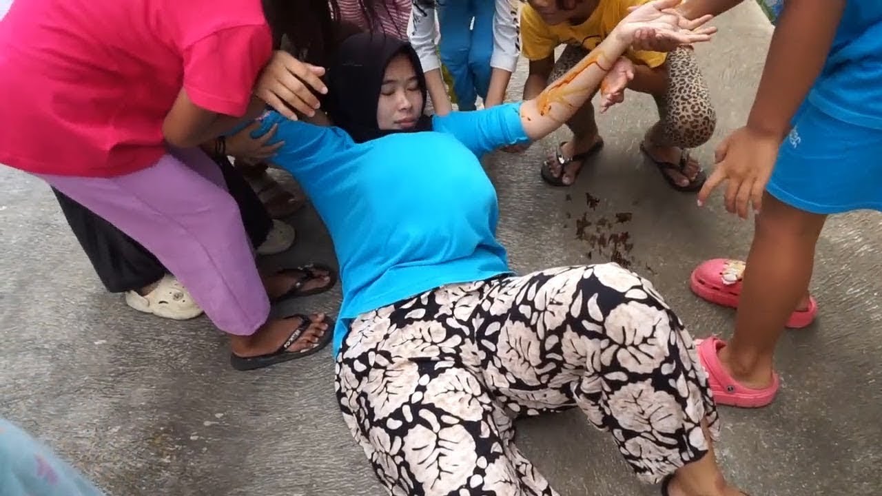 NOLONGIN IBU HAMIL YANG TERTIMPA GENTENG