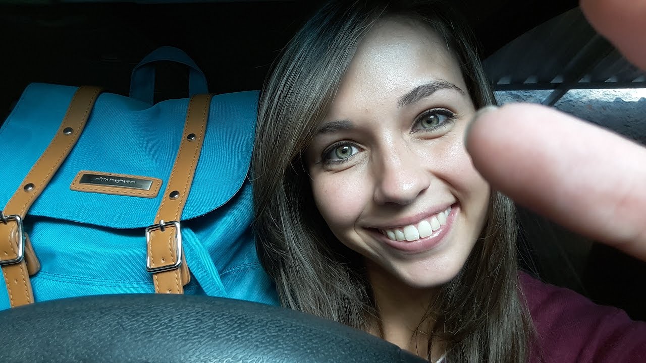 ASMR WHAT'S IN MY BAG? 👜 RELAXING TAPPING AND SCRATCHING
