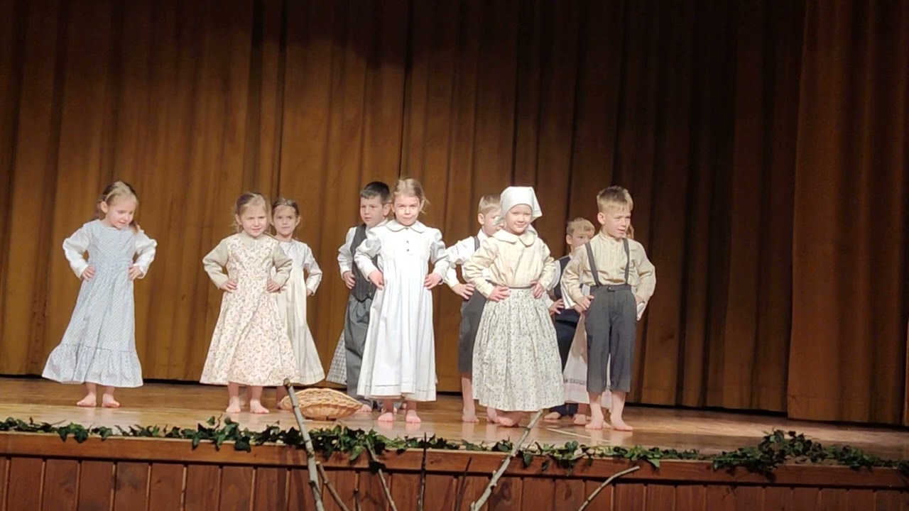 Folklorna skupina Vrtca Veržej na območni reviji
