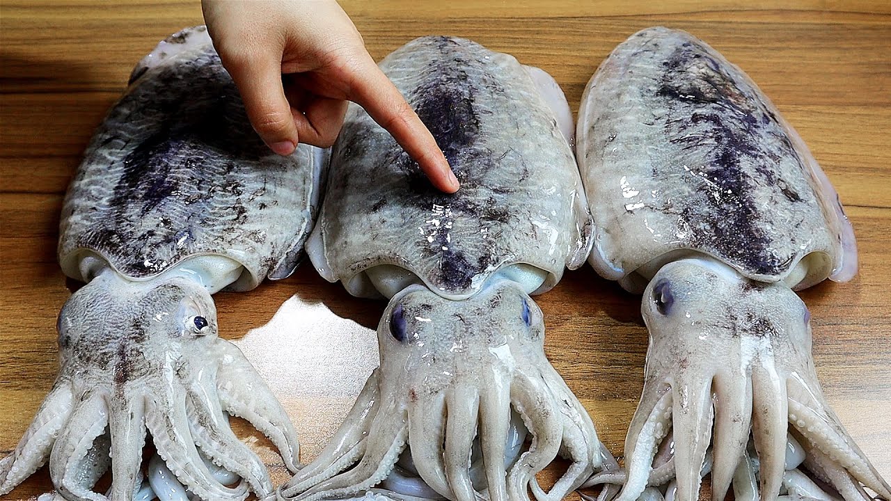 【馮小廚】今天做經典小吃“滷墨魚”，龍骨高湯現熬滷汁，清脆彈牙滿口香！