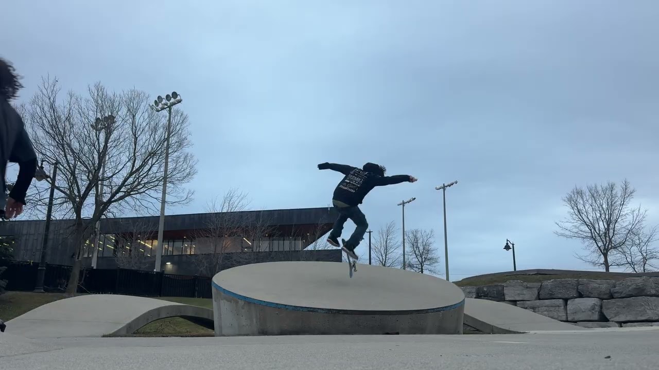 One Lucky Day In Ontario Canada where we could skate the park in March!😂🙏🛹 