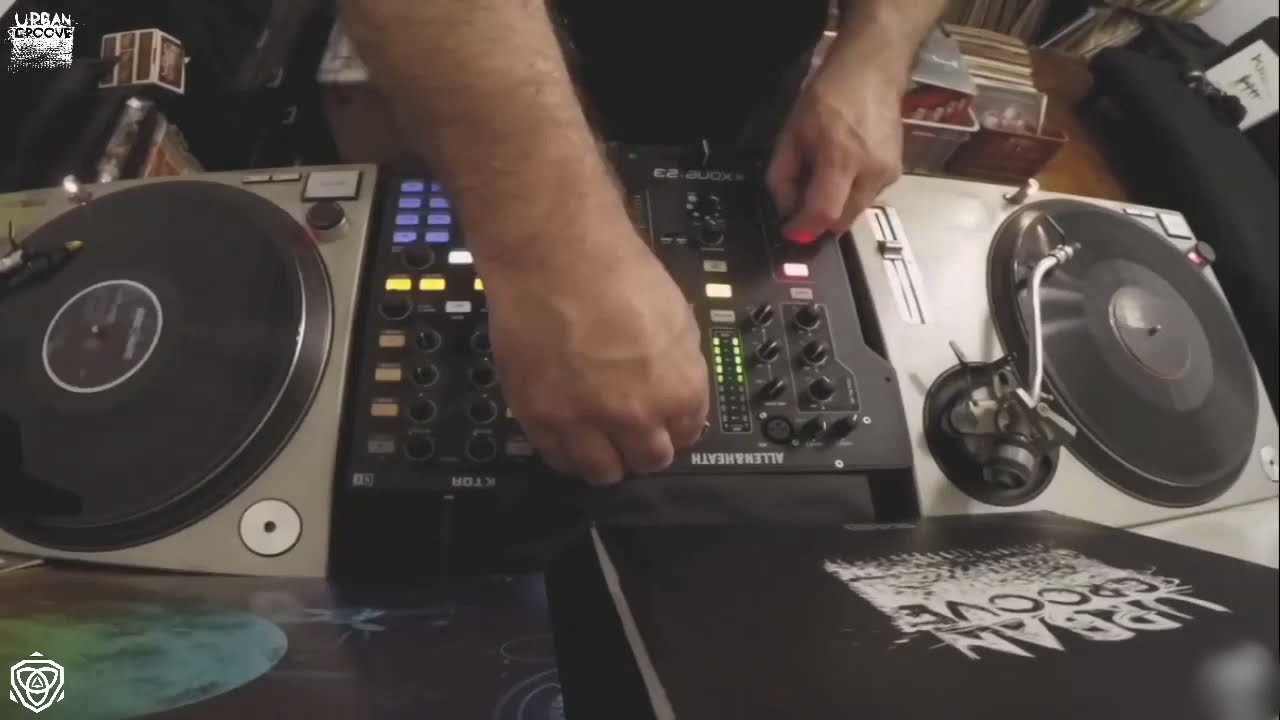 Techno mix by URBAN GROOVE - Miguel Silver (Vinyl Act) | Culto Streaming n&deg;10.