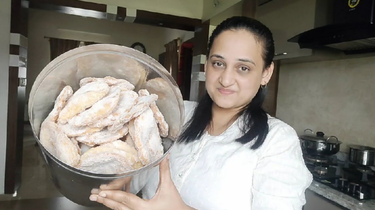 ನಮ್ಮನೆ ವರಮಹಾಲಕ್ಷ್ಮಿ ಗೆ ಸಿಹಿ ಸಿಹಿ ಚಿರೋಟಿ ರೆಡಿ ಆಯಿತು... ನಿಮ್ಮನೆ ಏನ್ special